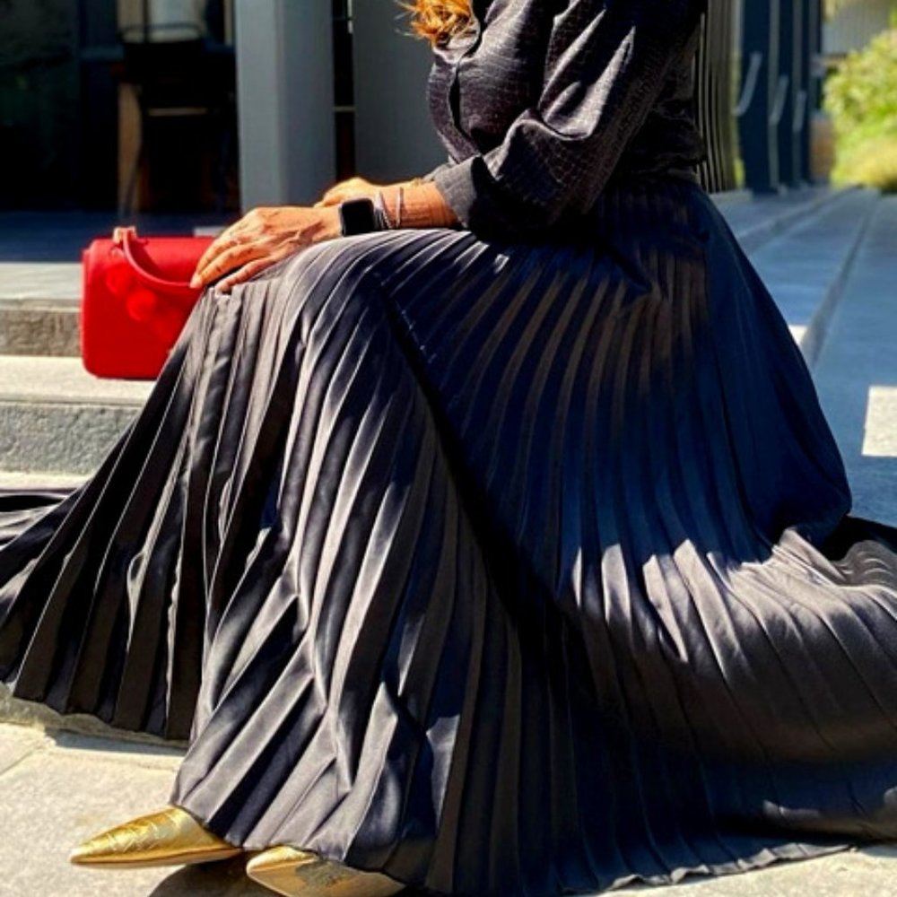 CLASSIC Girl Black Pleated Skirt - Picture 1 of 7